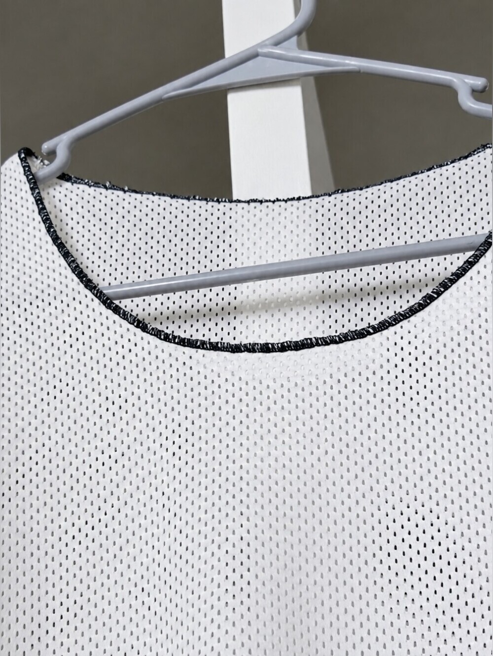 White Mesh Crop Top with Dark Green Contrast Trim | Women's Size 6 - Picture 4 of 5